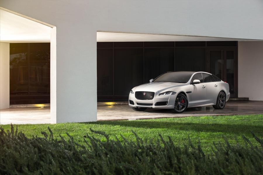  Jaguar XJR 2015 года  (фото 16 из 16)